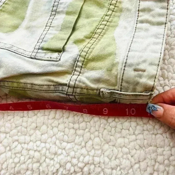 Free People Green Camouflage Embrllish Cheeky Distress Fray Jean Shorts Size 25 - Picture 12 of 13